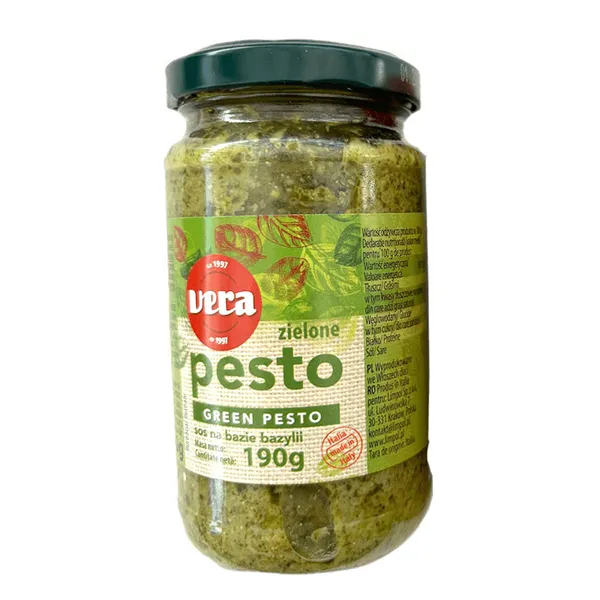 grön och röd pesto i två olika glasburkar